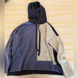 Women’s color block hooded sweater